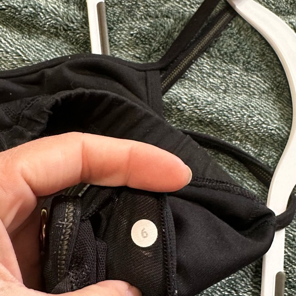 Lululemon Sports Bra Flow Y Back Mesh size 6 - Picture 6 of 7